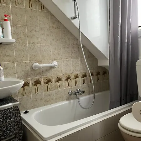 Overnachting Goffert, Eigen Ingang, Eigen Wc En Badkamer, Eigen Keuken
